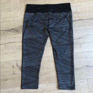 Under Armour capri pants leggings S
